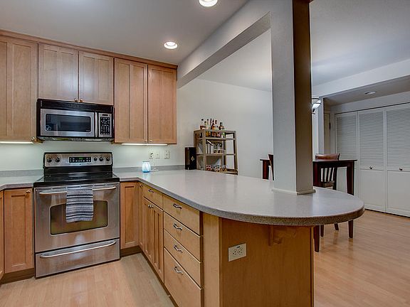 4th image of 1108 N Milwaukee St Unit 154