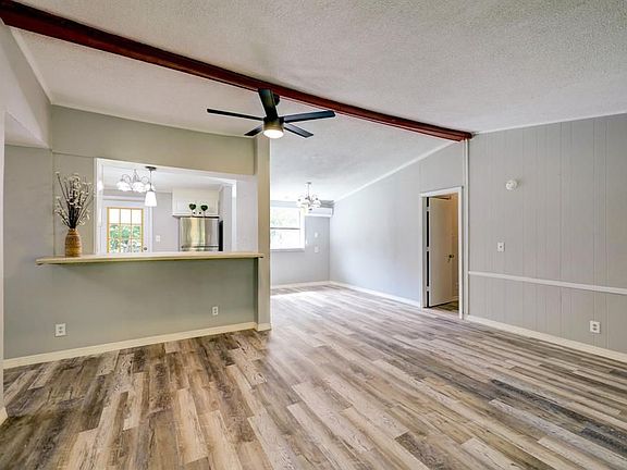 3rd image of 3802 Red Oak Dr