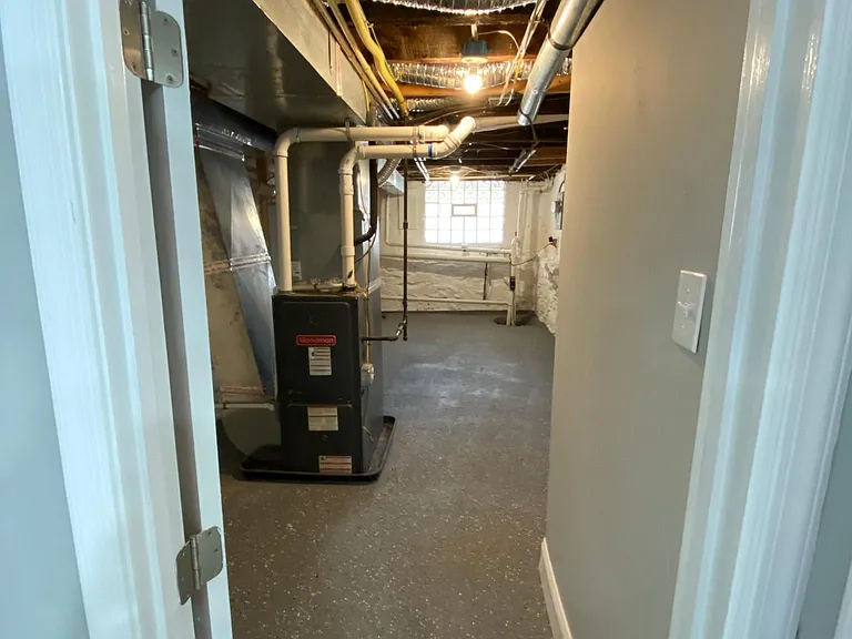 1827 W Fayette St — Photo 15