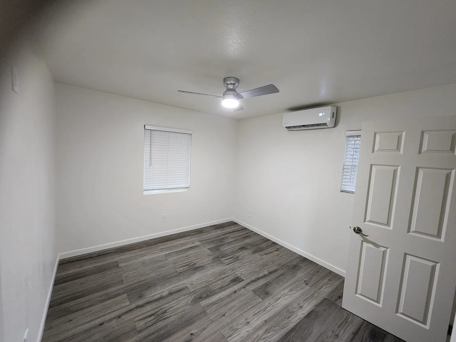 3 bed, 900 sqft, $3,300 — Photo 2