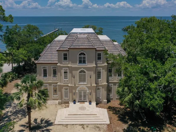 2223 Coquina Dr, Eastpoint, FL 32328