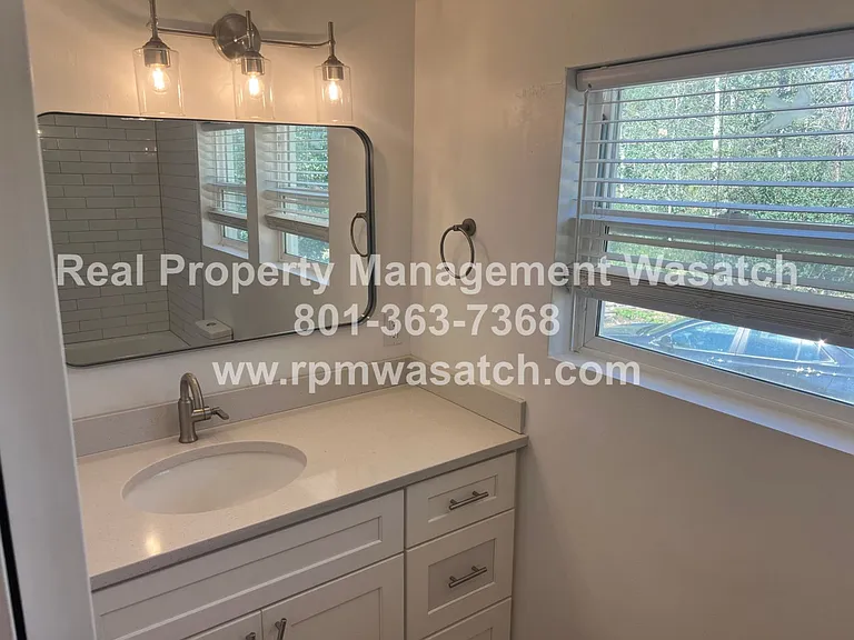 1388 Country Ln — Photo 29