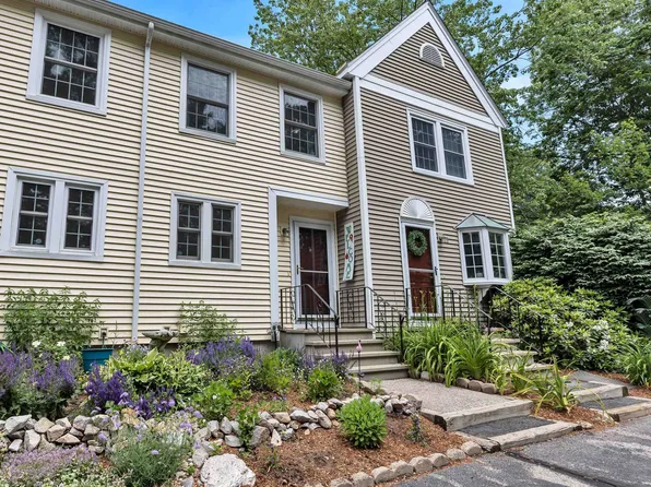 127 Fox Hollow Way, Manchester, NH 03104