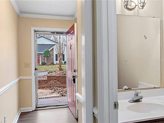 3rd image of 28 Brandy Ct