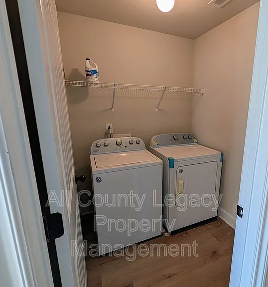 526 Georgia Cir — Photo 5
