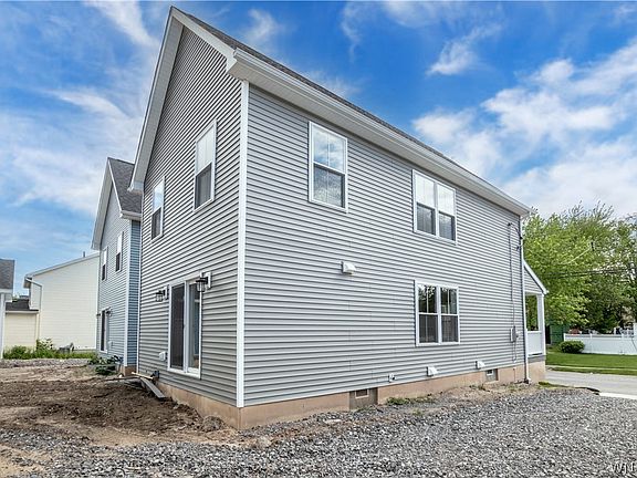 5th image of 572 Adams St