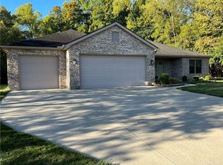 1098 Dickerson Dr, Troy, OH 45373