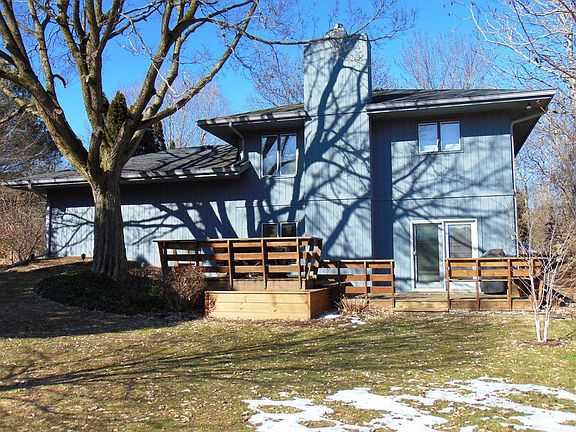 2nd image of 921 Mulberry Ln