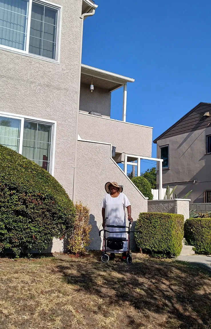 2 bed, 850 sqft, $2,350 — Photo 1