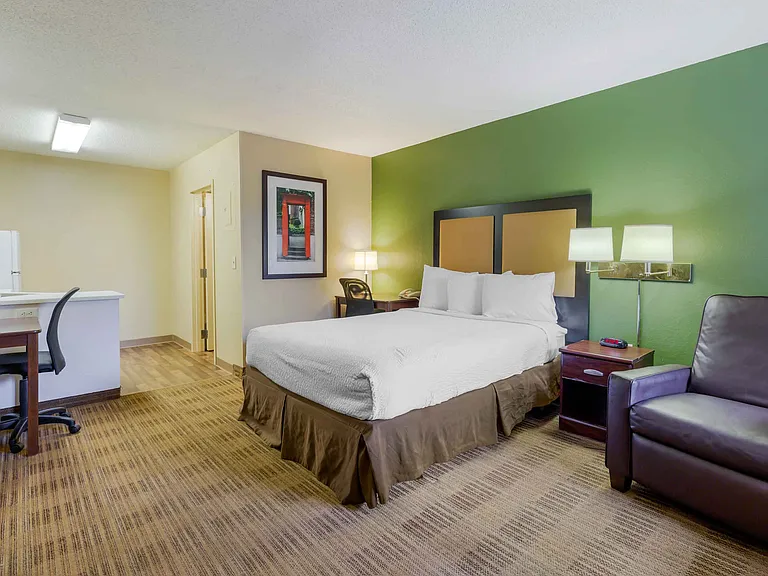 Studio Suite - 1 Queen Bed
