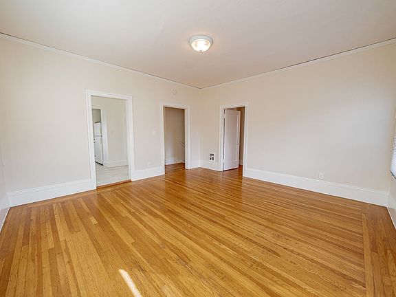 4th image of 3115-3121 Davis St #3119