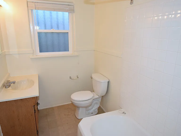 402 Girard Blvd SE — Photo 5