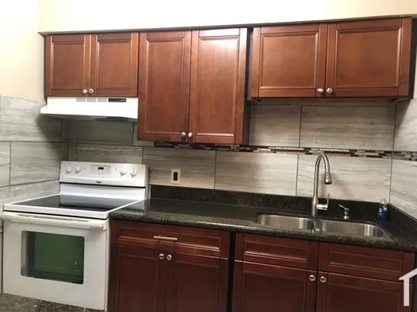 5743 Tullis Dr, New Orleans, LA