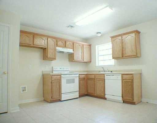 3rd image of 109 Tulip St