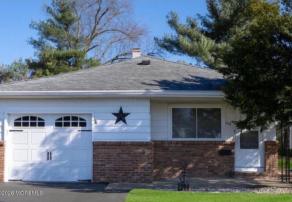 1st image of 176 Charlotteville Drive S