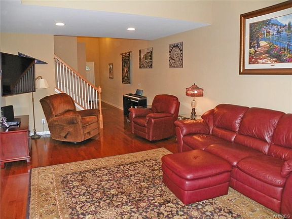 4th image of 925 Maryvale Dr