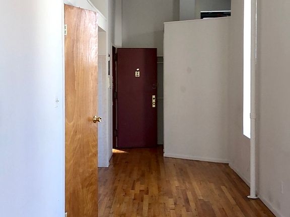 5th image of 262 W 22nd St APT 22