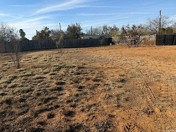 4th image of 404 E Hugo LOT S 1/2