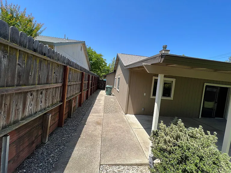 5724 Mist Ct — Photo 23