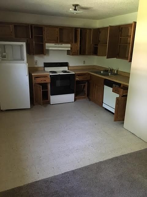 2nd image of 624 W 12th St APT 1