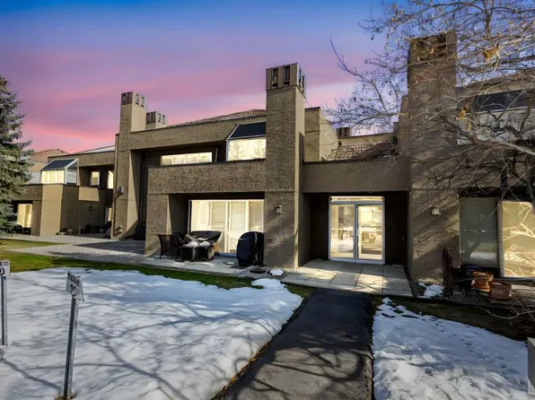 108 NW Village Hts SW #1, Calgary, AB T3H 2L2