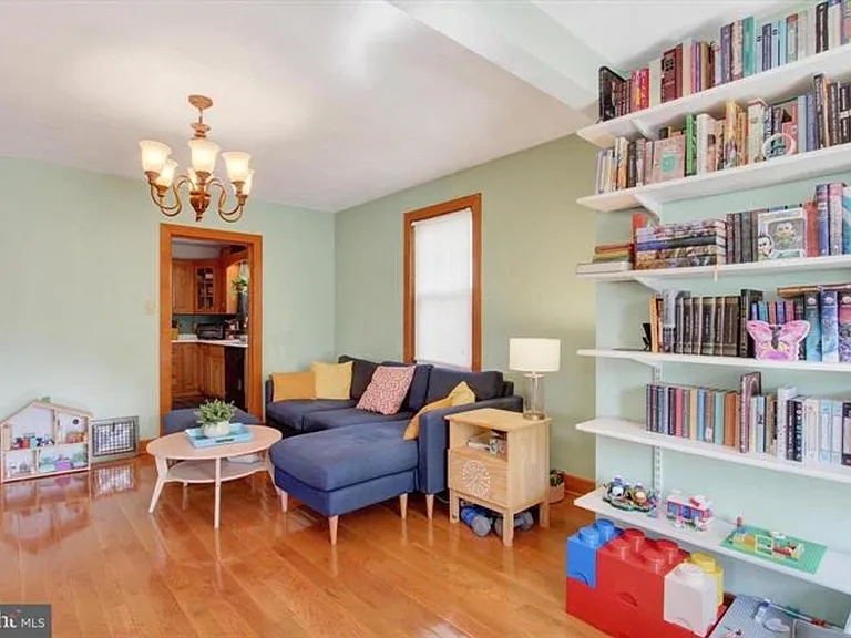 105 Allegheny Ave — Photo 5