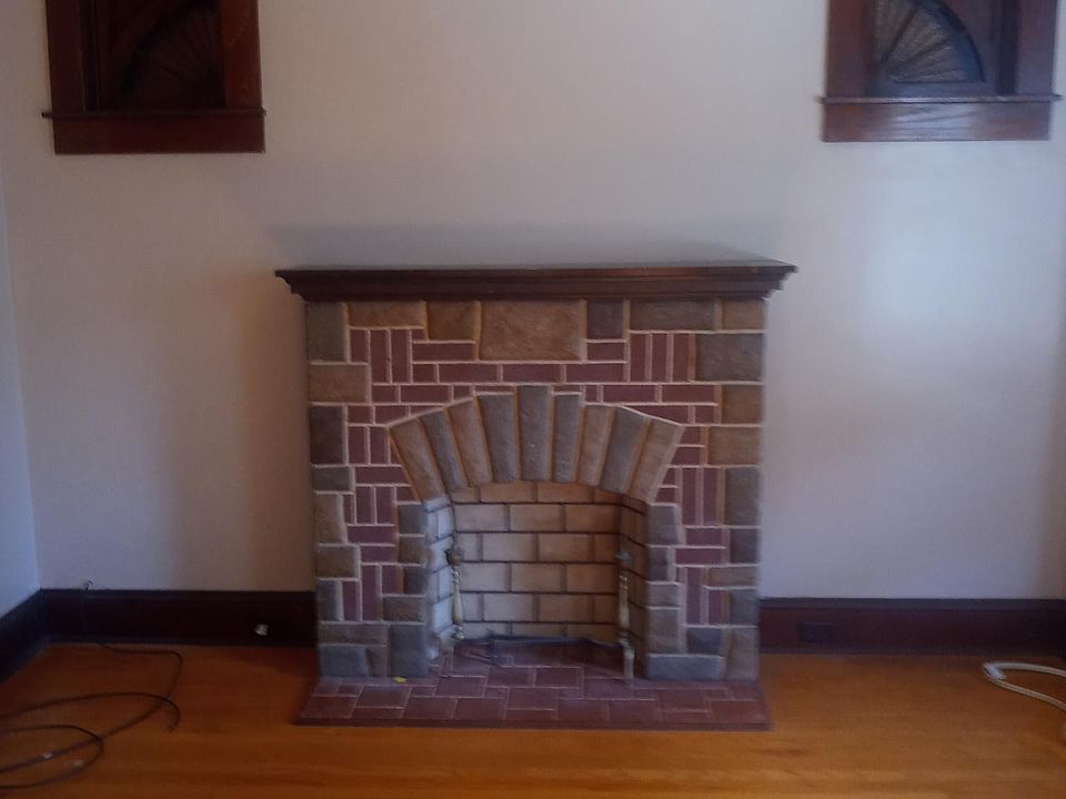 1st image of 21 Glenwood St Floor 1