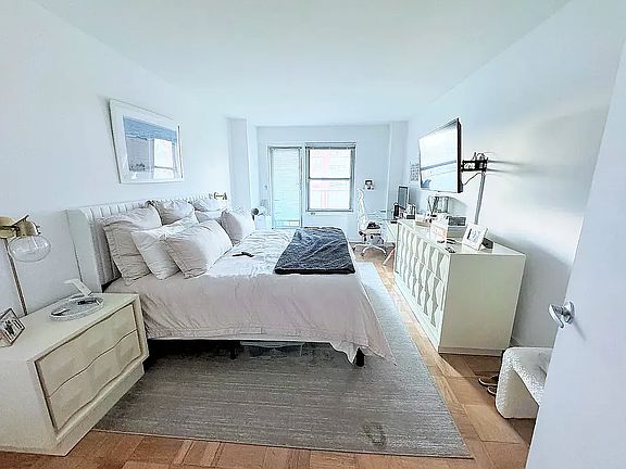 5th image of 245 E 63rd St #C