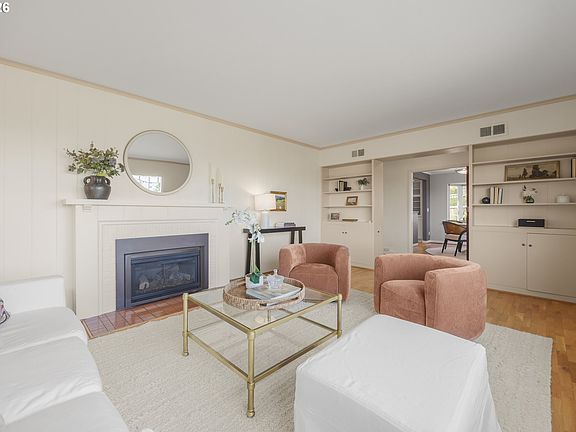 4th image of 70 Grand View Dr