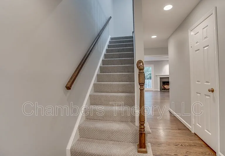 1003 Jennifer Ln — Photo 33