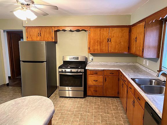 3rd image of 2202 N Rockton Ave