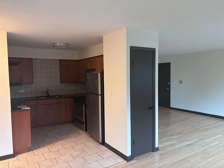 424 Elgin Ave #8 — Photo 4