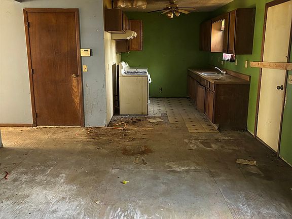 5th image of 311 E 8th St