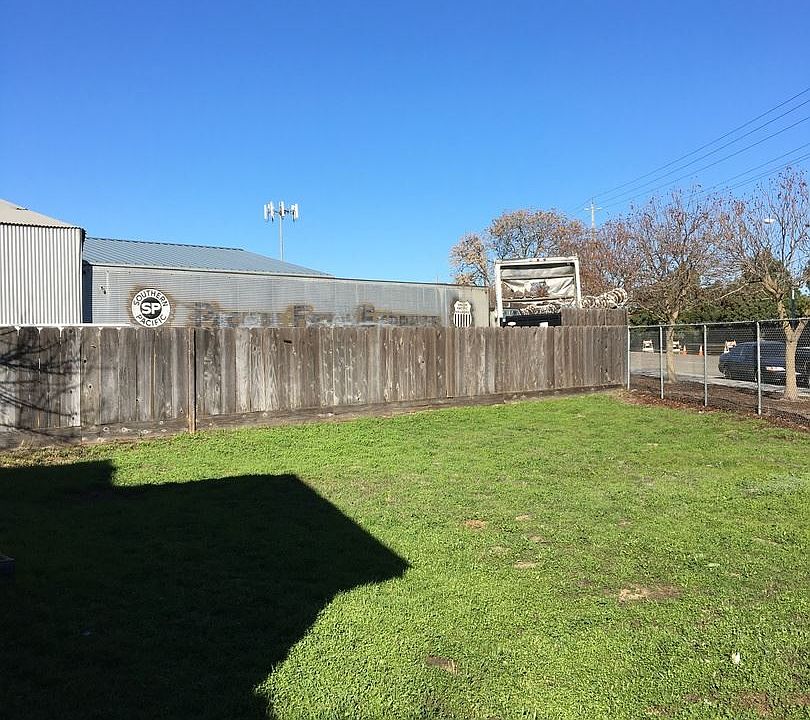 2nd image of 315 Pine St