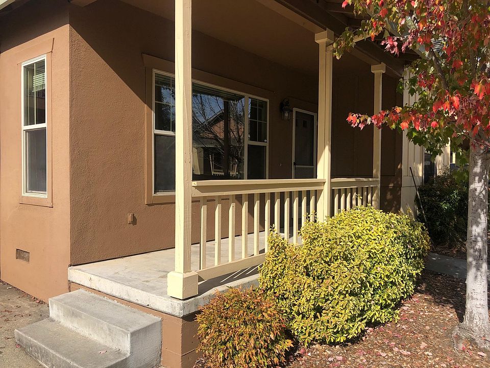 2nd image of 416 N Cloverdale Blvd