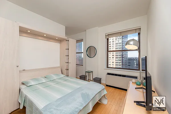 Sold by New York Residence | media 17