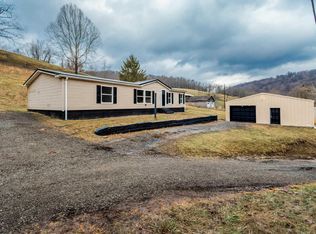 238 Crossroads Rd, Wana, WV 26590