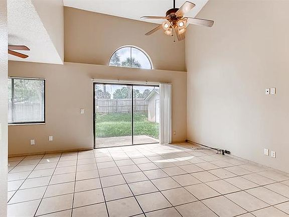 2nd image of 113 Chicago Woods Cir