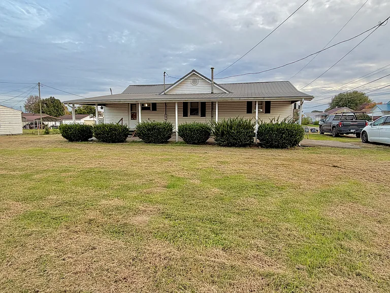 3220 Franklin Ave — Photo 1