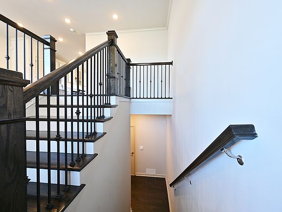 5th image of 150 Wren Dr