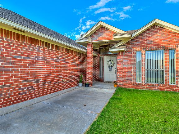 3rd image of 701 SW 161st St