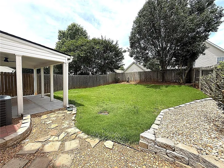 2150 Lexington Ln — Photo 23