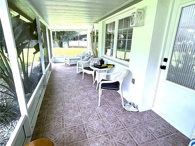 1090 Woods Dr — Photo 13