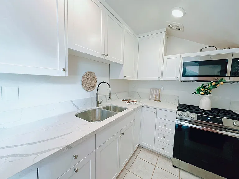 2498 Birchwood Way #2 — Photo 2