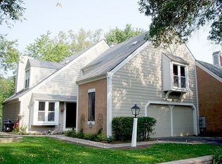 42W280 Retreat Ct, St Charles, IL 60175