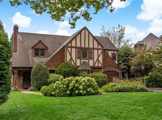 8 Romney Pl, Scarsdale, NY 10583