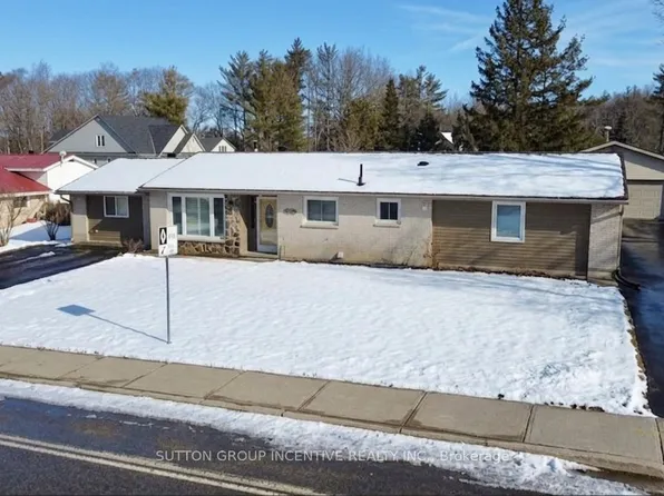 355 Zoo Park Rd, Wasaga Beach, ON L9Z 1S7