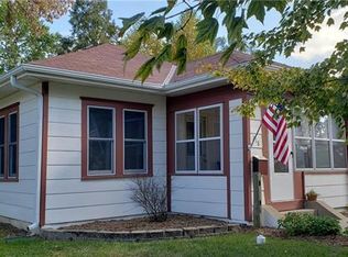 218 N Campbell St, Pleasant Hill, MO 64080