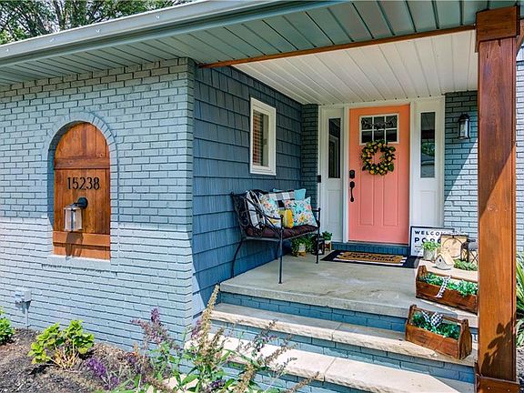 3rd image of 15238 Hemlock Ln