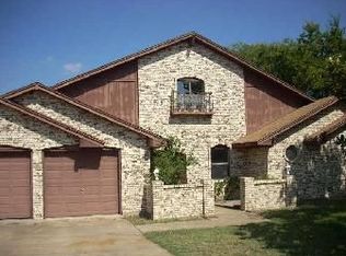 1009 Sproles Dr, Benbrook, TX 76126